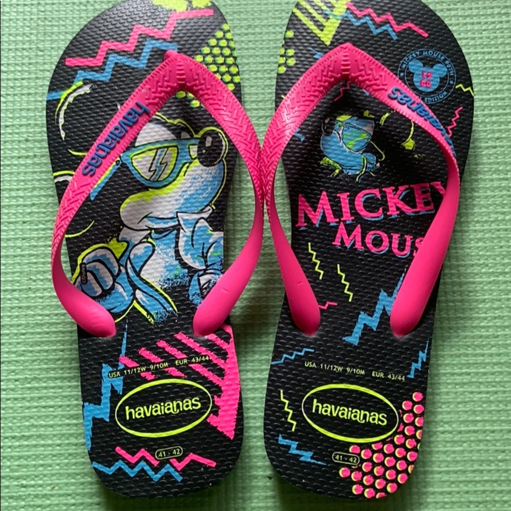Brand new Havaianas Disney flip flops!